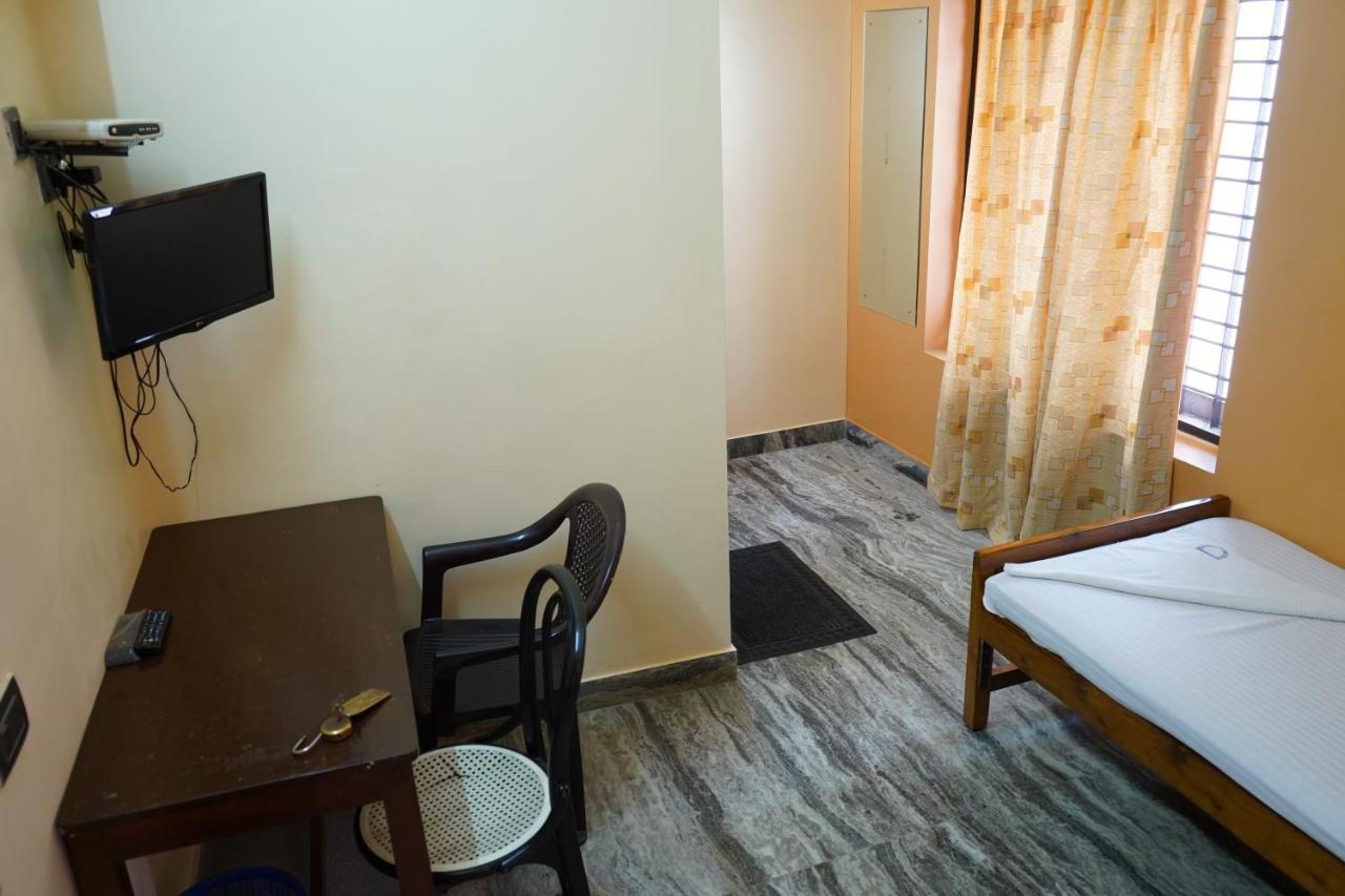Sangeetha Tourist Home Thiruvananthapuram Extérieur photo